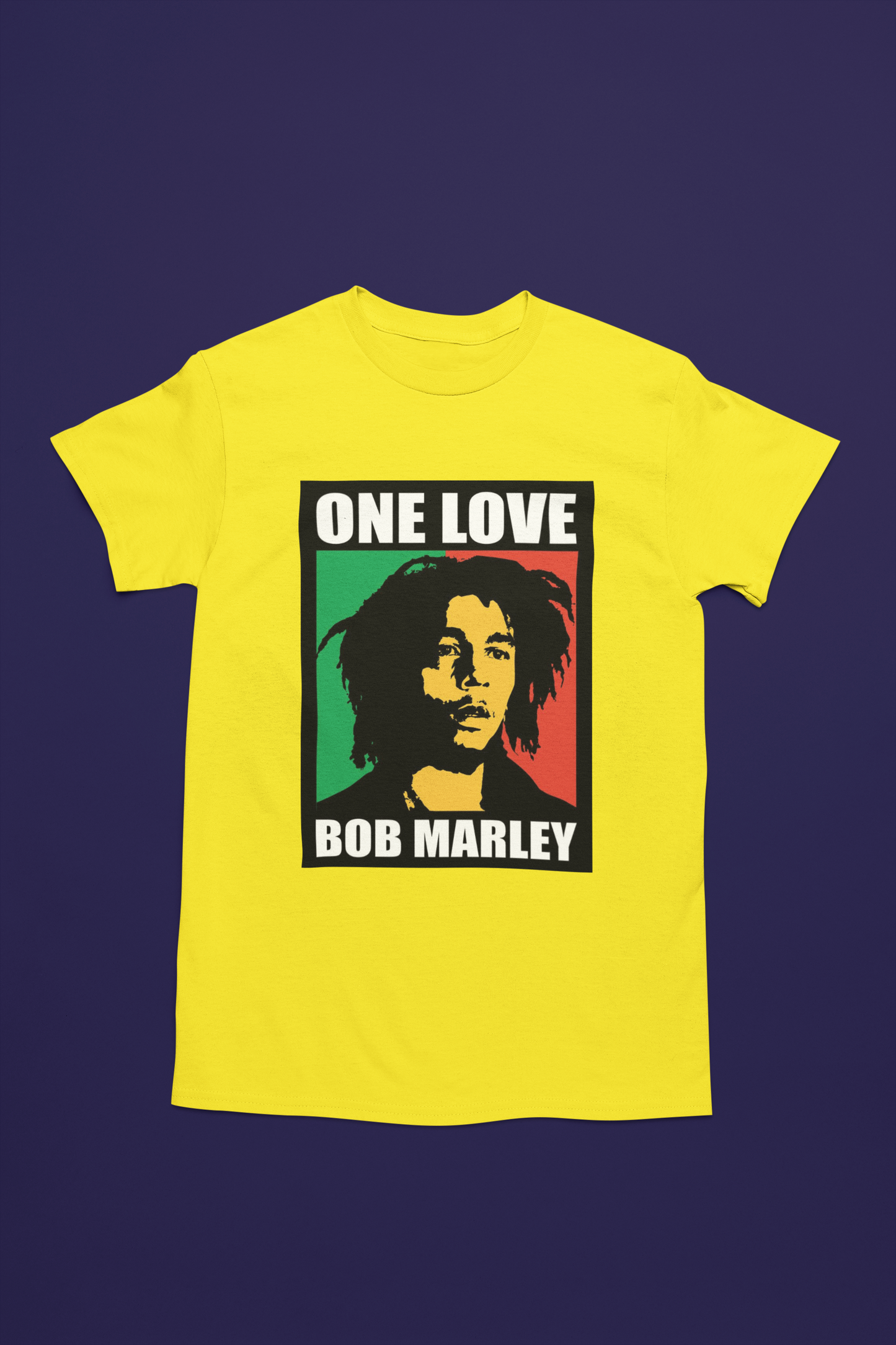 Camiseta amarilla con diseño de Bob Marley, texto “One Love” y fondo en colores verde, rojo y negro al estilo rastafari.