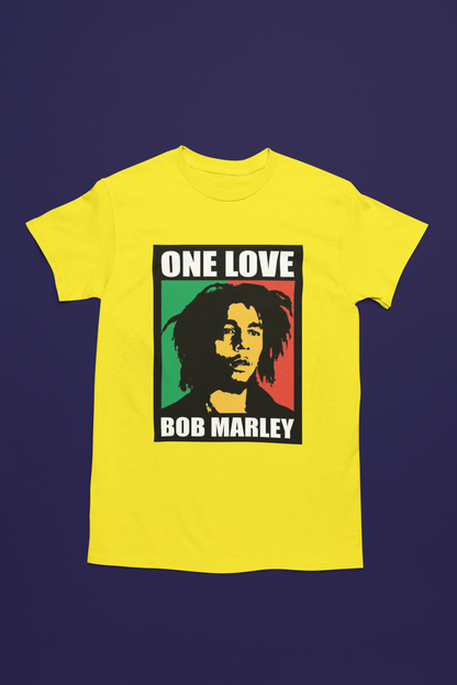 Camiseta amarilla con diseño de Bob Marley, texto “One Love” y fondo en colores verde, rojo y negro al estilo rastafari.