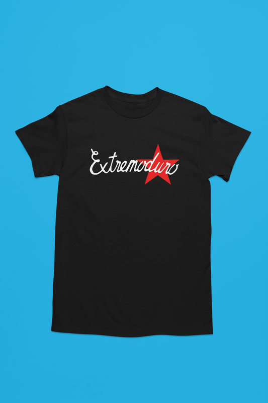 Camiseta negra de Extremoduro con logo blanco y estrella roja, ropa de rock español, merchandising de bandas de rock, camiseta de música alternativa.